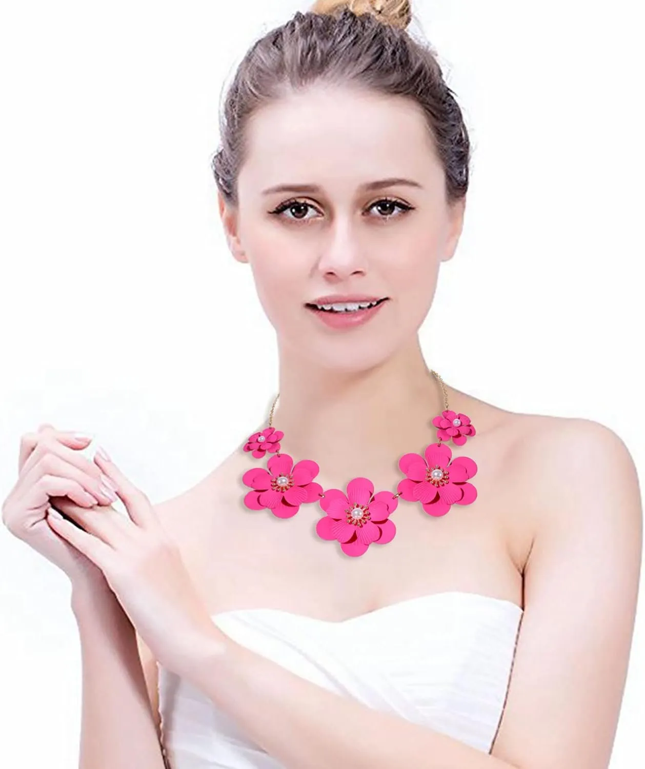 Boho Choker Necklace for Women Cute Flower Collar Necklace Statement Chunky Pearl Charm Summer Beach Chokers Necklaces Gifts for Women