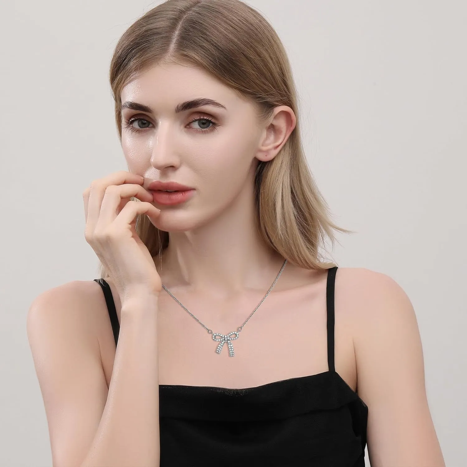 Bow Necklace, Small Bow Pendant Necklace Cubic Zirconia Sparkling Necklace Delicate Chain Ladies Pendant Necklace Bow Jewelry for Women