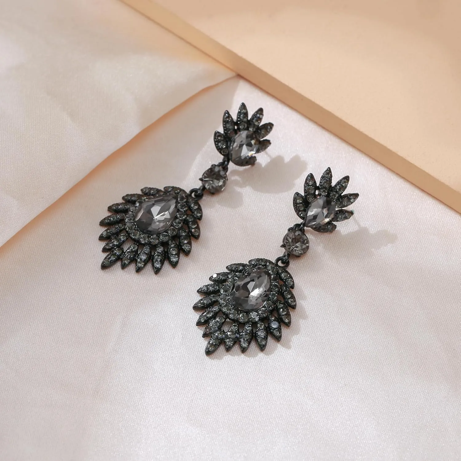 Flyonce Bridal Crystal Dangle Earrings for Women, Sparkly Rhinestone Vintage Style Art Deco Pierced Drop Earring Wedding Prom Party Jewelry for Brides Bridesmaid