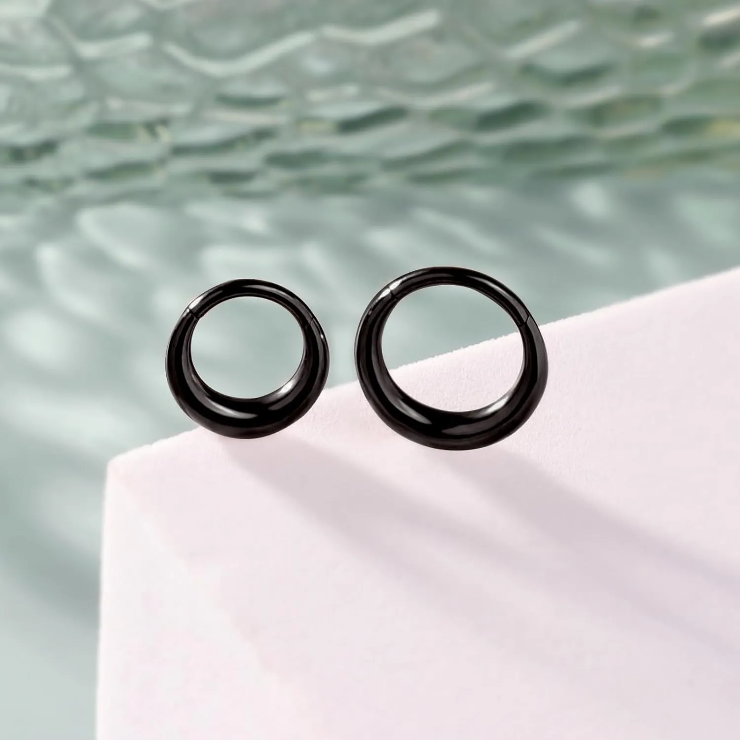 ONESING 16G Septum Rings Stainless Steel Nose Rings Hoops Clicker Septum Piercing Jewelry Silver/Gold Septum Jewelry Cartilage Helix Tragus Body Piercing for Women Men 8mm 10mm