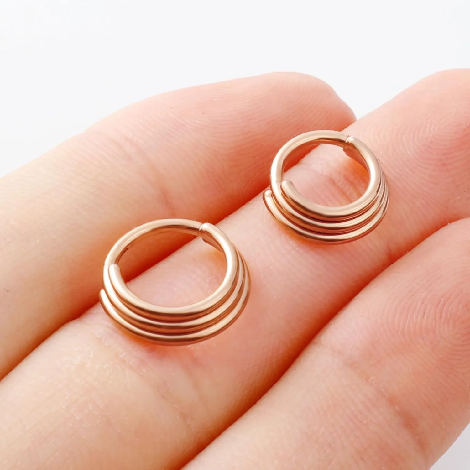 ONESING 16G Septum Rings Stainless Steel Nose Rings Hoops Clicker Septum Piercing Jewelry Silver/Gold Septum Jewelry Cartilage Helix Tragus Body Piercing for Women Men 8mm 10mm