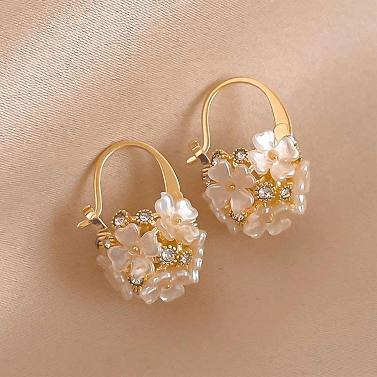 Pearl Flower Earrings for Women Wedding Earrings for Brides White Flower Dangle Earrings Bride Pearl Wedding Jewelry Gifts