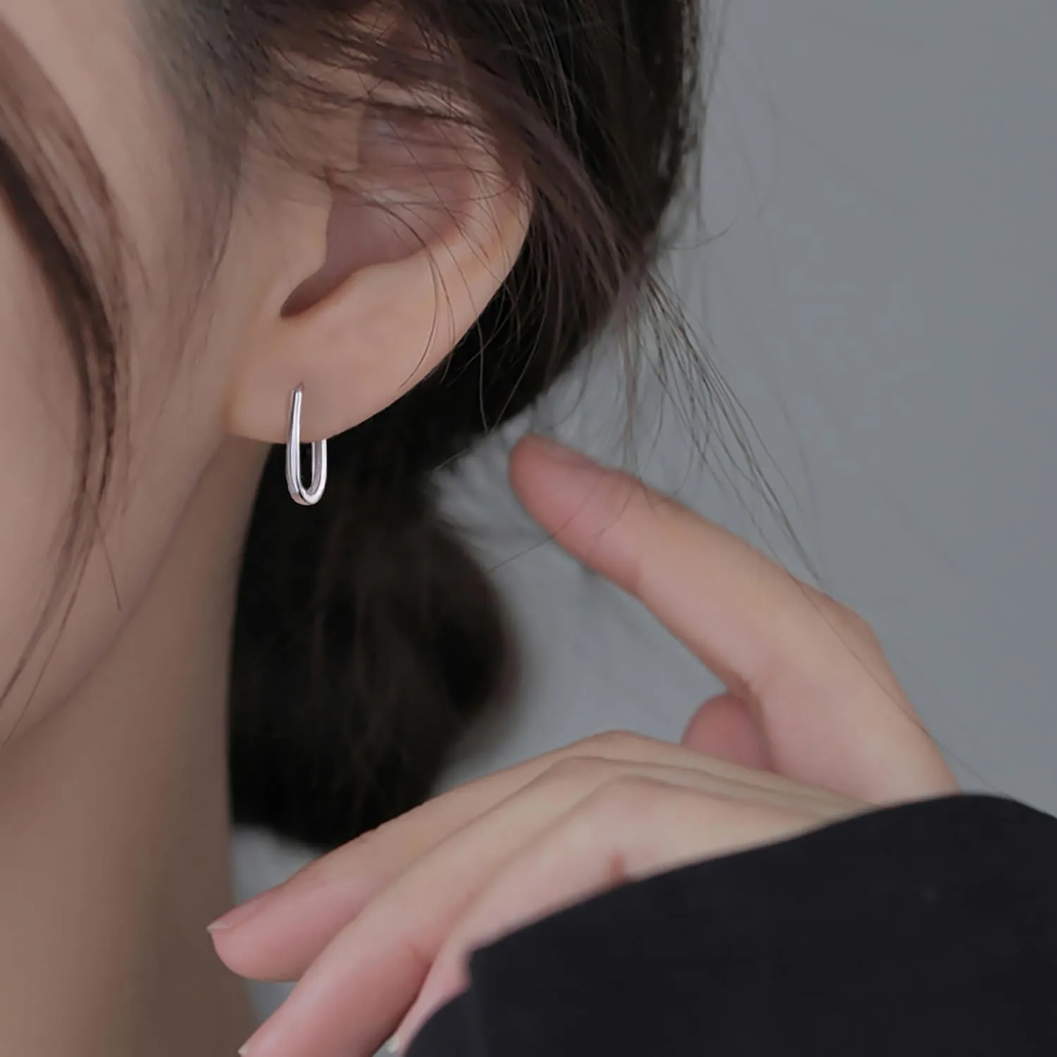 Reffeer 925 Sterling Silver Oval Hoop Earrings for Women Teens Teardrop Hoop Earrings Minimalist Huggie Hoop Earrings