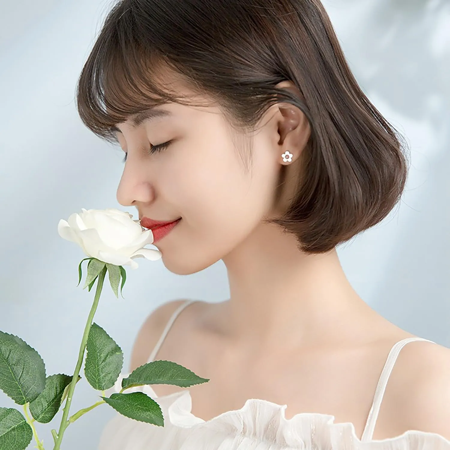Reffeer Solid 925 Sterling Silver Cute Flower Earrings Stud for Women Teens Small Daisy Stud Earrings Hypoallergenic