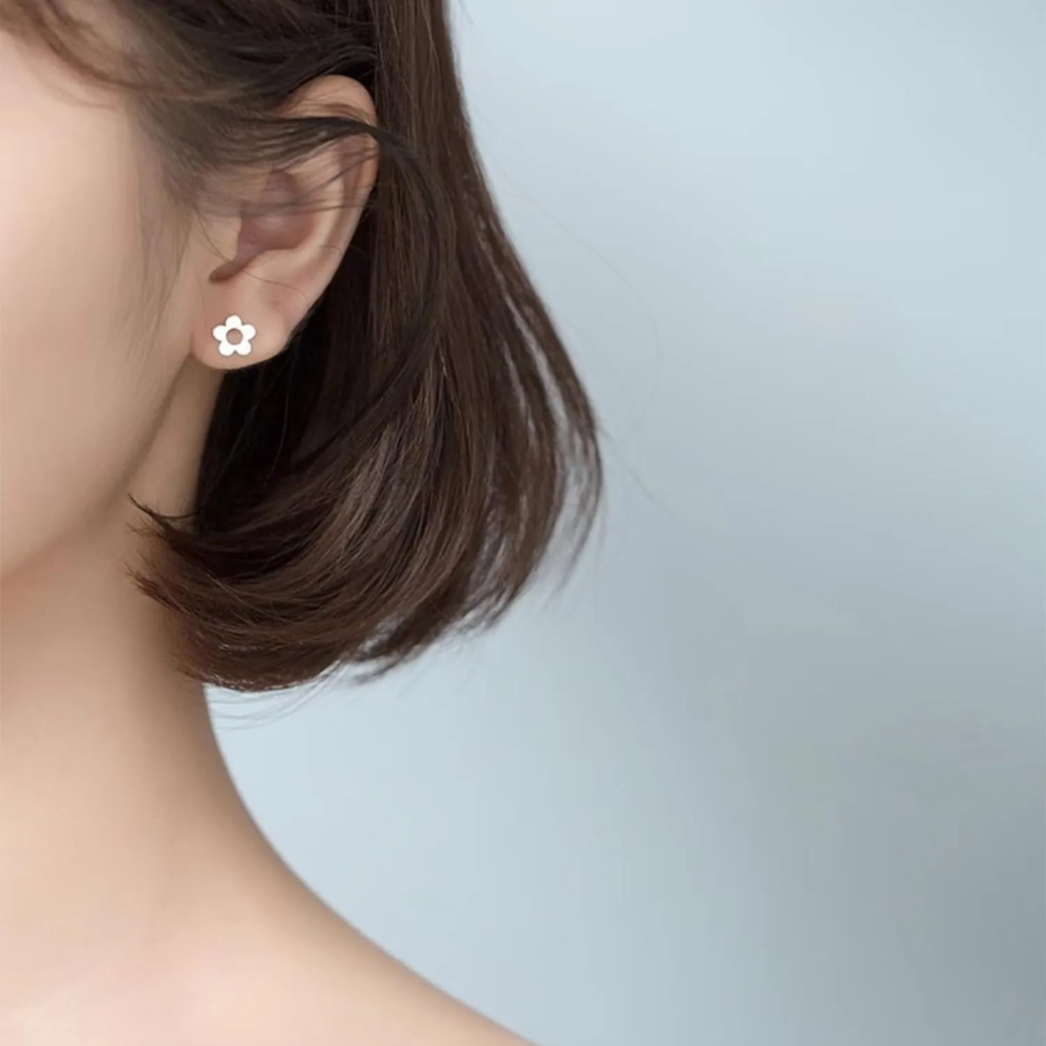 Reffeer Solid 925 Sterling Silver Cute Flower Earrings Stud for Women Teens Small Daisy Stud Earrings Hypoallergenic
