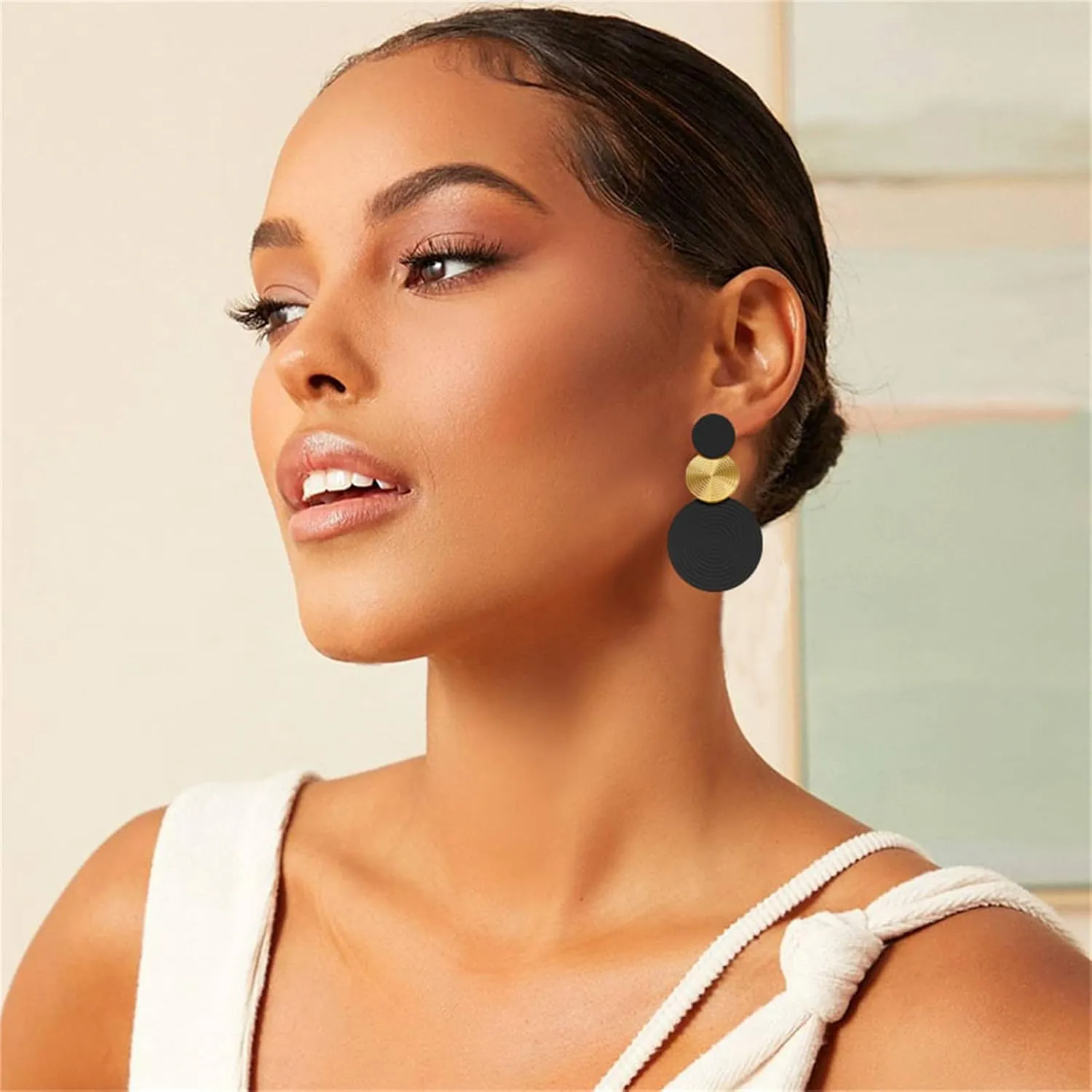 Retro 80s Neon Earrings Round Disc Dangle Drop Earrings for Women Lightweight Bohemia Statement Geometric Round Earring Fashion Accessories 80s Jewelry Costume Party