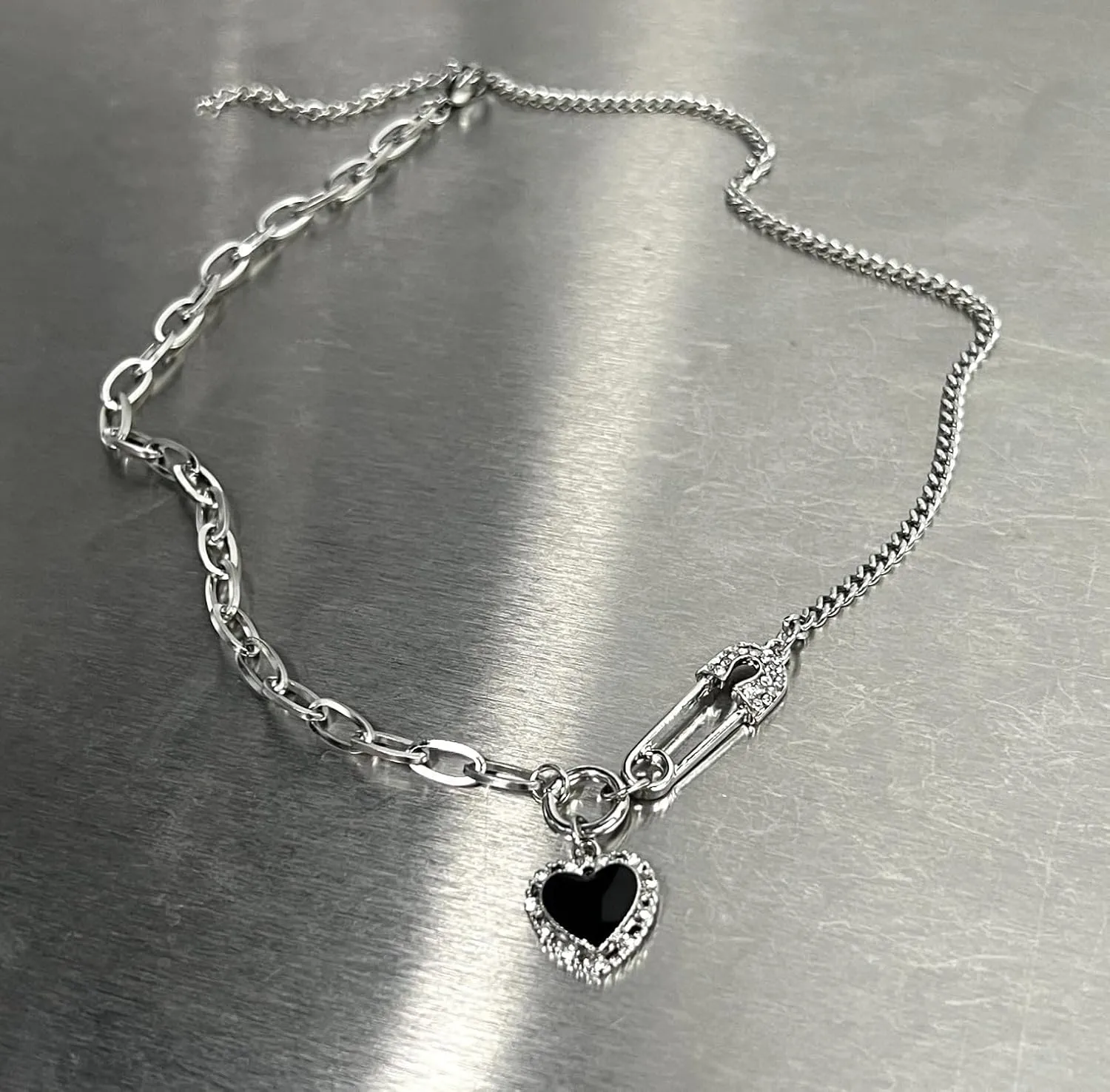 Safety Pin Necklace Heart Pendant Sweet Cool Style Paper Clip Necklace with Extension Chain Simple Copper Personality Exquisite Safety Pin Jewelry for Women