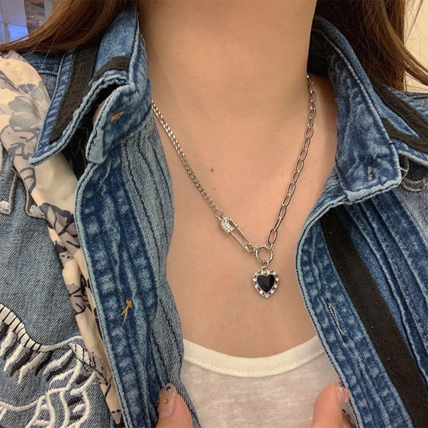 Safety Pin Necklace Heart Pendant Sweet Cool Style Paper Clip Necklace with Extension Chain Simple Copper Personality Exquisite Safety Pin Jewelry for Women