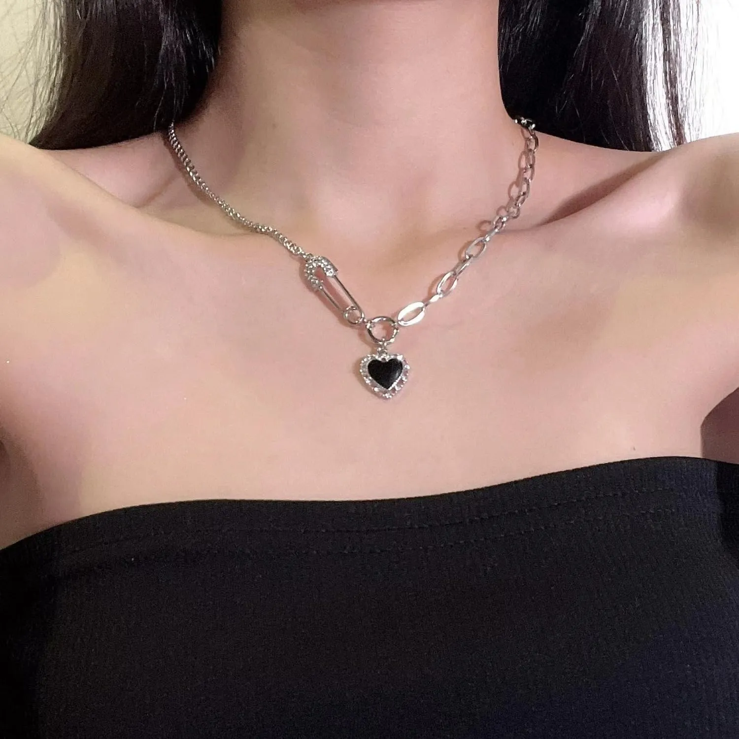 Safety Pin Necklace Heart Pendant Sweet Cool Style Paper Clip Necklace with Extension Chain Simple Copper Personality Exquisite Safety Pin Jewelry for Women