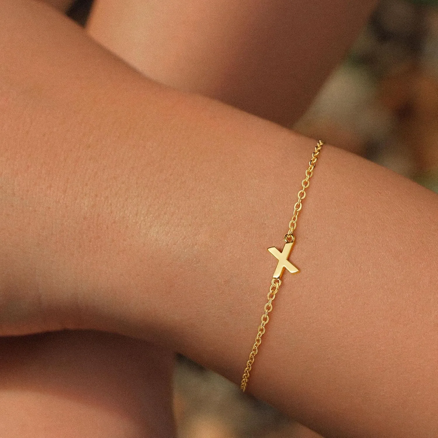 Turandoss Gold Initial Bracelets for Girls Women Jewelry Gifts - 18k Gold/Silver Plated Letter Initial Bracelet Dainty Gold Bracelets for Women Initial Bracelets for Teen Girls Gifts Trendy Stuff