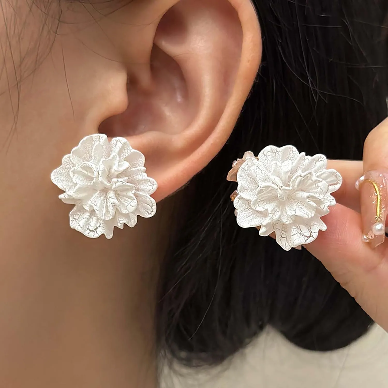Vintage Acrylic Flower Earrings White Flower Stud Earrings Resin Floral Petal Earrings White Flower Camellia Earrings Jewelry for Women