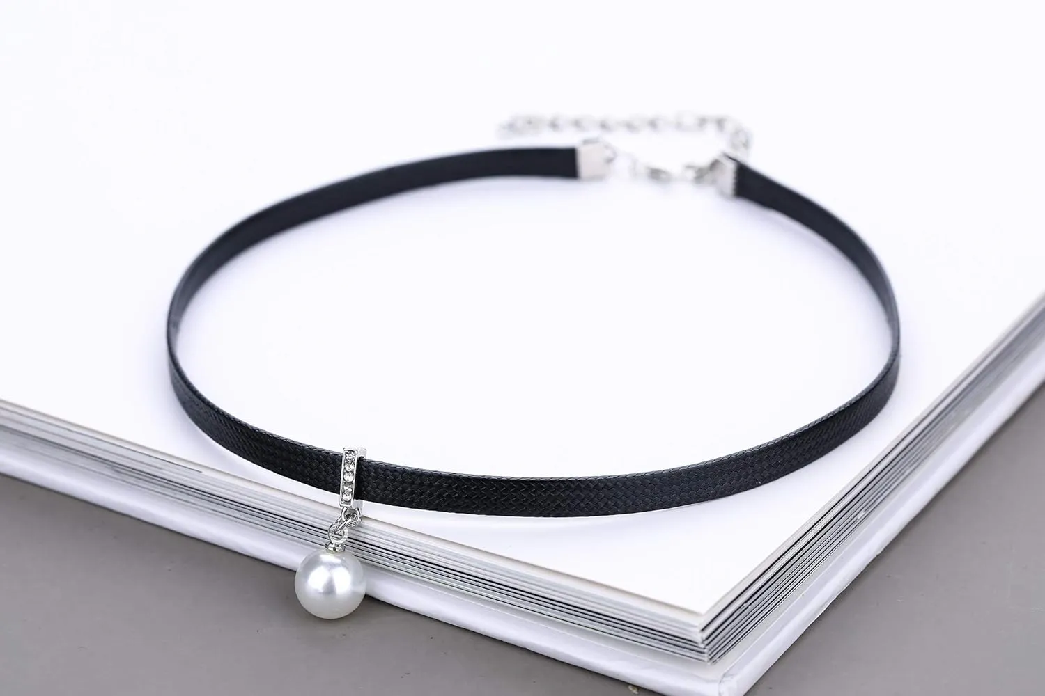 Yonhon Black Choker Necklace for Women,Gold/Siver Tone Choker Necklace with Elegant Pendant