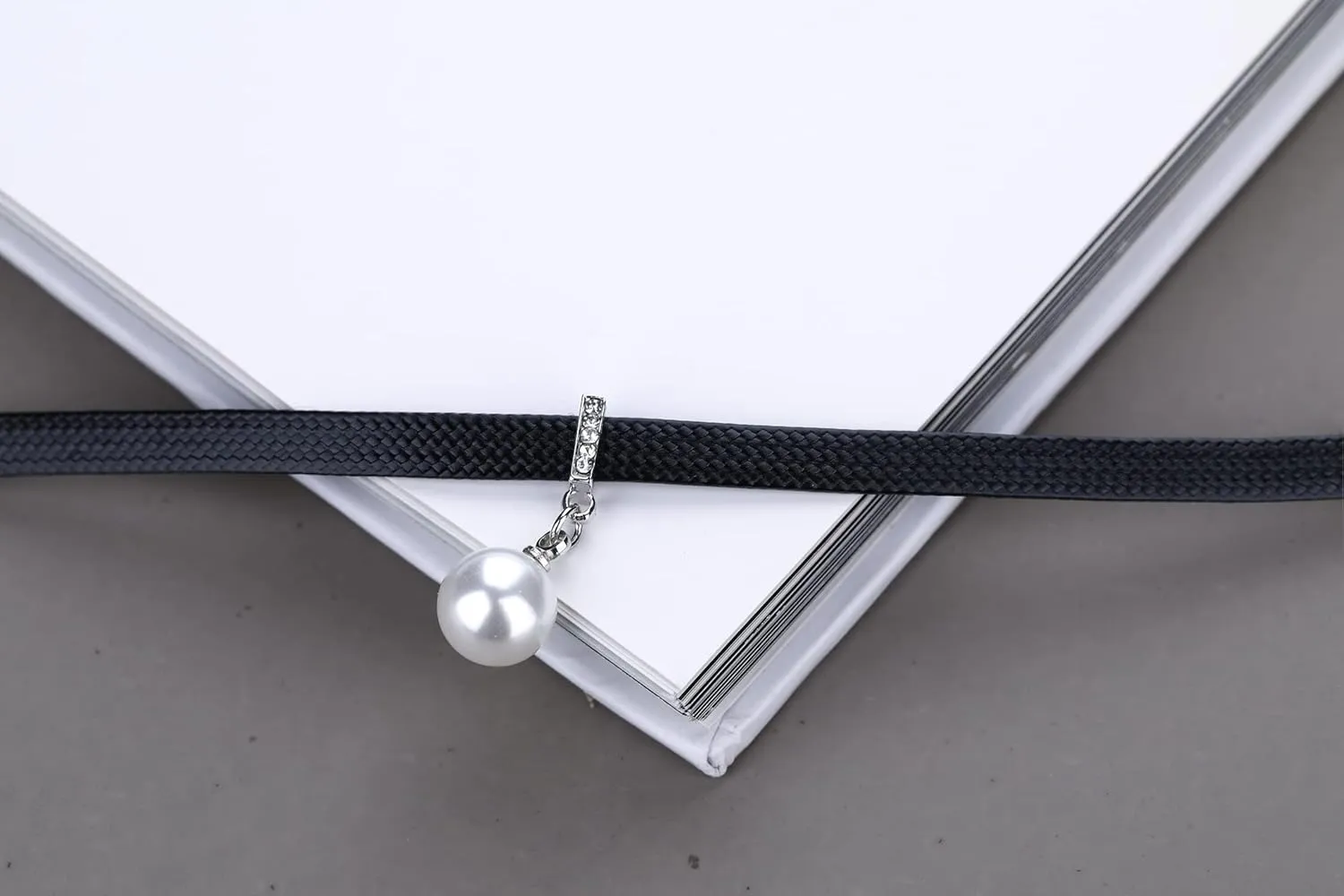 Yonhon Black Choker Necklace for Women,Gold/Siver Tone Choker Necklace with Elegant Pendant